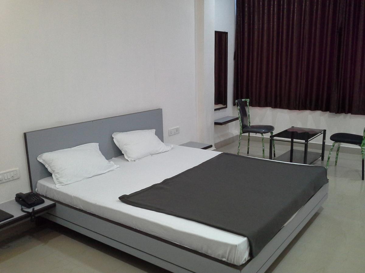 Galaxy Vaibhav Hotel 2*